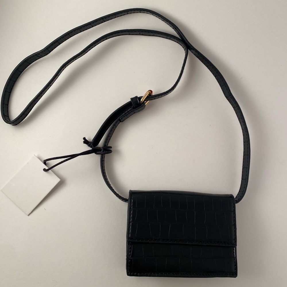 Alice in the Eve Australia - Mini black croco cross body purse